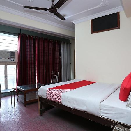 Oyo 39830 Hotel Esquire Meerut Bagian luar foto