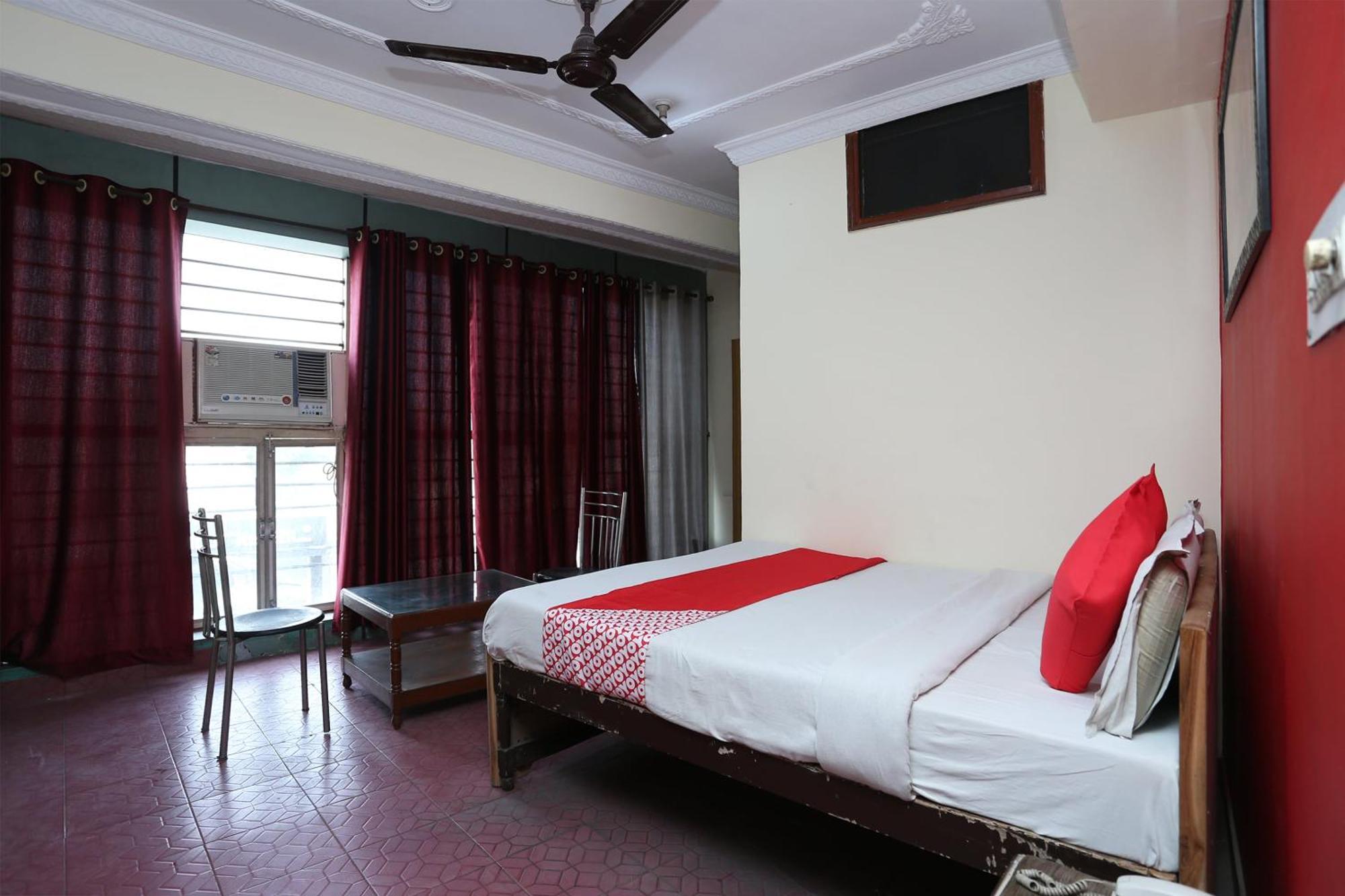 Oyo 39830 Hotel Esquire Meerut Bagian luar foto